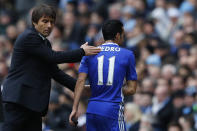 Britain Football Soccer - Manchester City v Chelsea - Premier League - Etihad Stadium - 3/12/16 Chelsea's Pedro with manager Antonio Conte as he is substituted Reuters / Phil Noble Livepic EDITORIAL USE ONLY. No use with unauthorized audio, video, data, fixture lists, club/league logos or "live" services. Online in-match use limited to 45 images, no video emulation. No use in betting, games or single club/league/player publications. Please contact your account representative for further details.