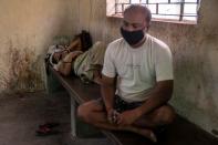 Wider Image: Last doctor standing: Pandemic pushes Indian hospital to brink