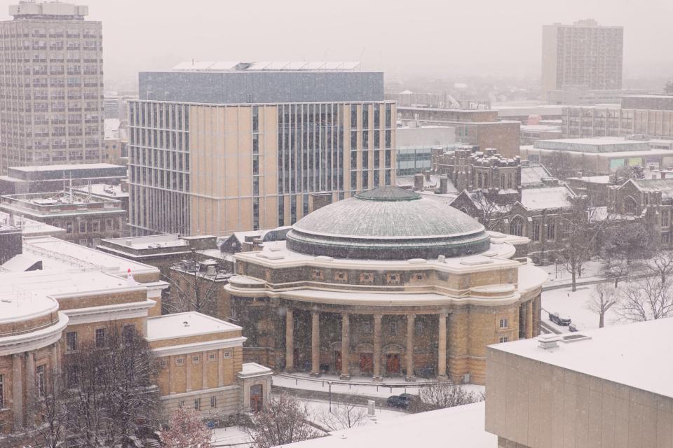 加拿大多倫多大學（University of Toronto）位於多倫多，是加拿大的一所頂尖學府，亦為加拿大傳統四大校之一。（University of Toronto@facebook）