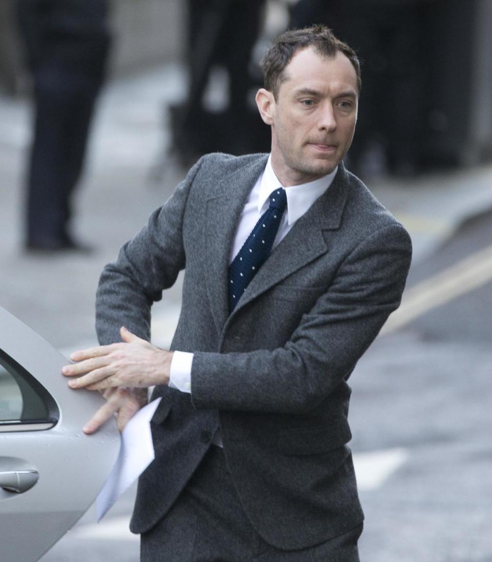 British actor Jude Law arrives at The Old Bailey law court in to give evidence at the phone hacking trial in London, Monday, Jan. 27, 2014. Former News of the World national newspaper editors Rebekah Brooks and Andy Coulson are, along with several others, on trial for charges relating to the hacking of phones and bribing officials while they were employed at the now closed tabloid paper.(AP Photo/Alastair Grant)