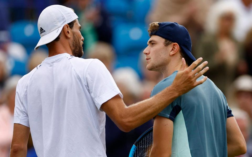 Tennis - Eastbourne International - Devonshire Park Lawn Tennis Club, Eastbourne, Britain - June 24, 2022 Maxime Cressy of the U.S. with Britain's Jack Draper after winning their semi final matc - Andrew Boyers/Action Images via Reuters