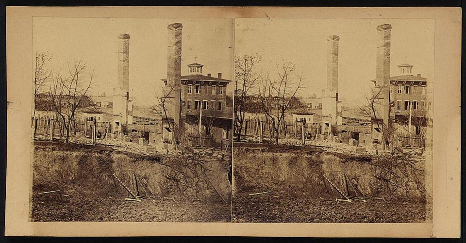 An 1864 photo of Atlanta, showing chimney stacks where buildings used to be.