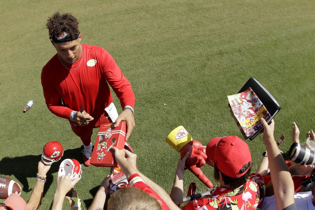 Kansas City Chiefs quarterback Patrick Mahomes signs autographs