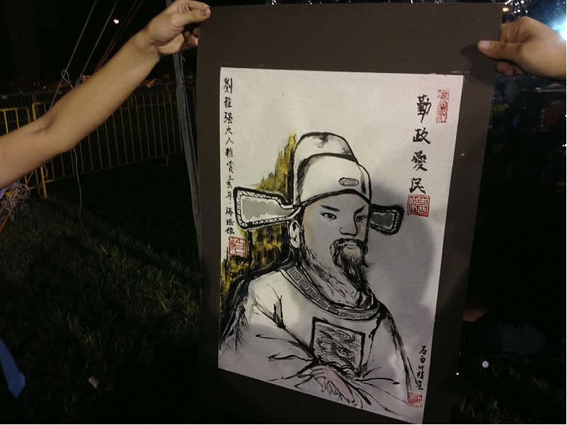 A WP supporter carries with him a drawing expressing his support for the party.