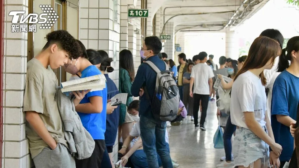 &#x005927;&#x005b78;&#x005206;&#x0079d1;&#x006e2c;&#x009a57;&#x004e00;&#x009023;&#x005169;&#x005929;&#x00767b;&#x005834;&#x003002;&#x00ff08;&#x005716;&#x00ff0f;&#x0080e1;&#x00745e;&#x009e92;&#x00651d;&#x00ff09;