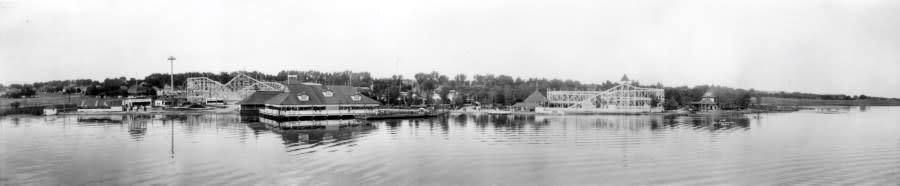 Panoramic image of Manhattan Beach (Denver Public Library Special Collections, X-27722.)