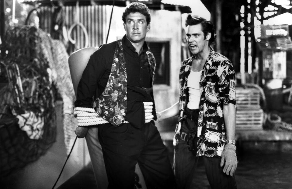 ACE VENTURA: PET DETECTIVE, Dan Marino, Jim Carrey, 1994. (c) Warner Bros./ Courtesy: Everett Collection.