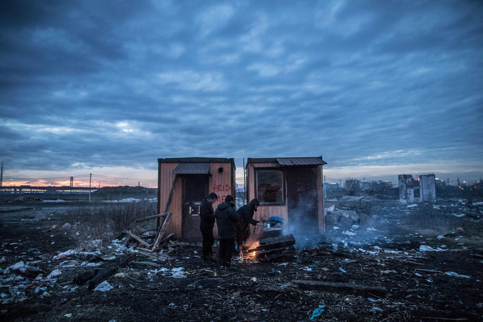 <p>Afghan refugees cook in front of two tin cabins where they take shelter in an abandoned area near the Central train station in Belgrade, Serbia, Feb. 1, 2017. (Manu Brabo/MeMo) </p>