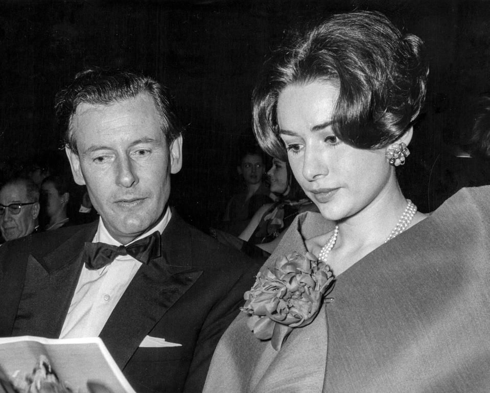 Peter Townsend et sa femme Marie-Luce Jamagne lors d'une soirée à Paris dans les années 1960, France