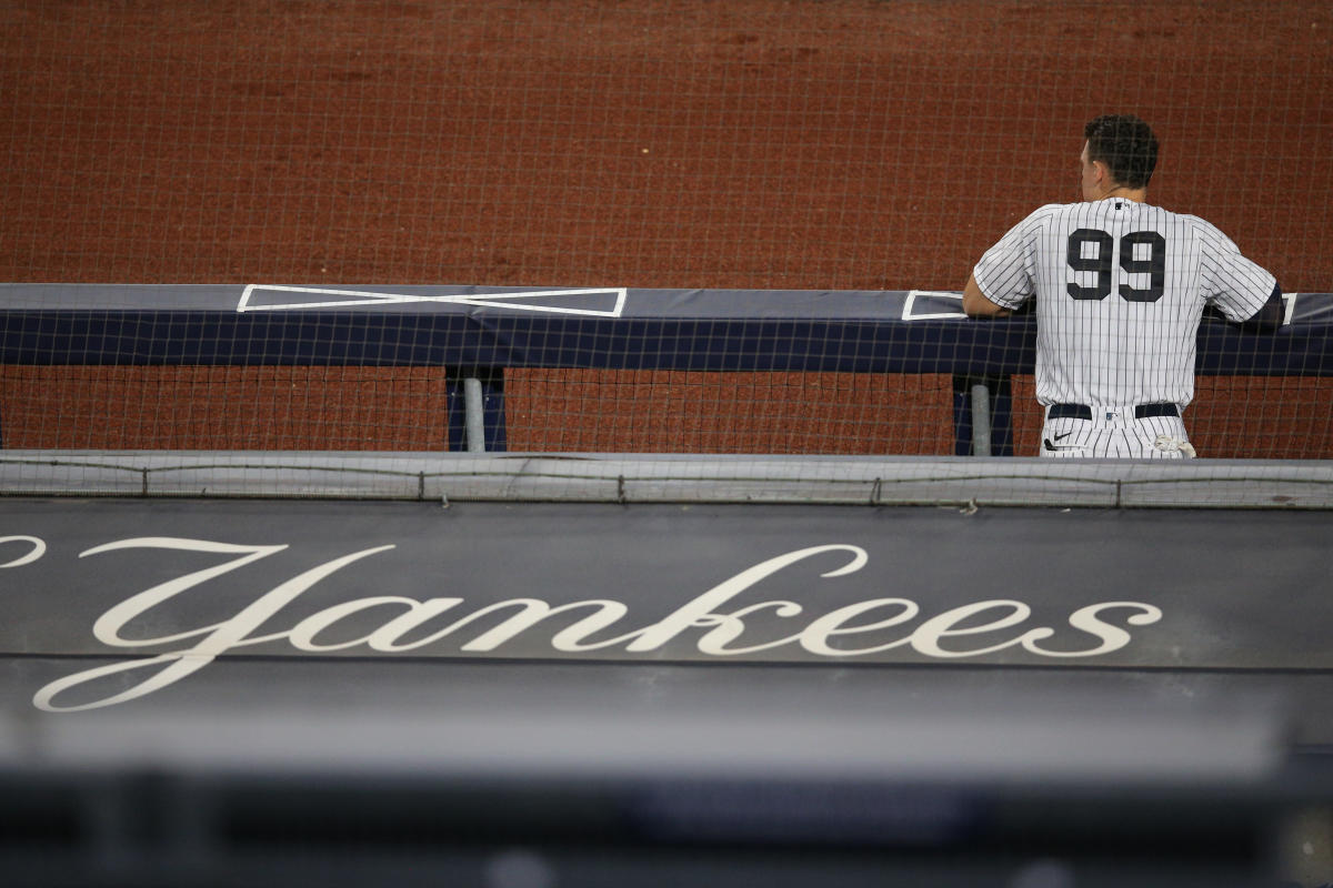 70-year-old New York Yankees fan receives thrill of a lifetime as honorary  bat girl