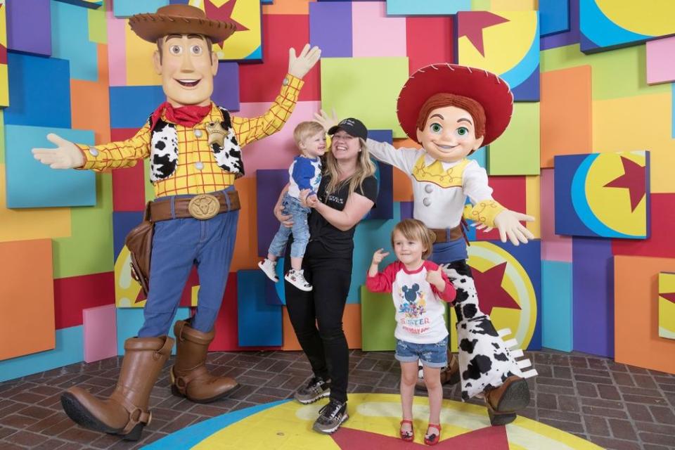 Kelly Clarkson and her kids, River and Remington | Christian Thompson/Disneyland Resort