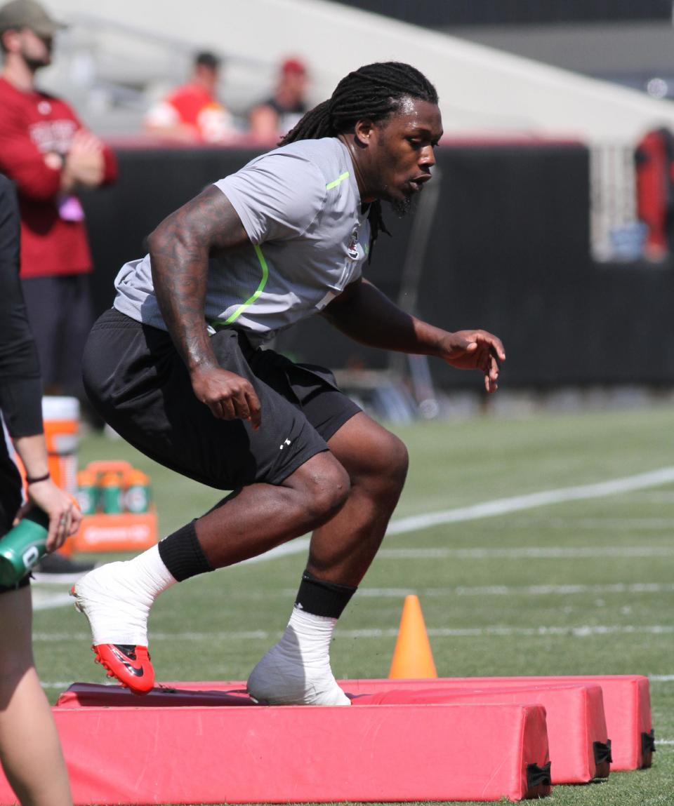 South Carolina defensive end Jadeveon Clowney competes in a drill for NFL representatives at South Carolina football pro day in Columbia, S.C., Wednesday, April 2, 2014. (AP Photo/Mary Ann Chastain)