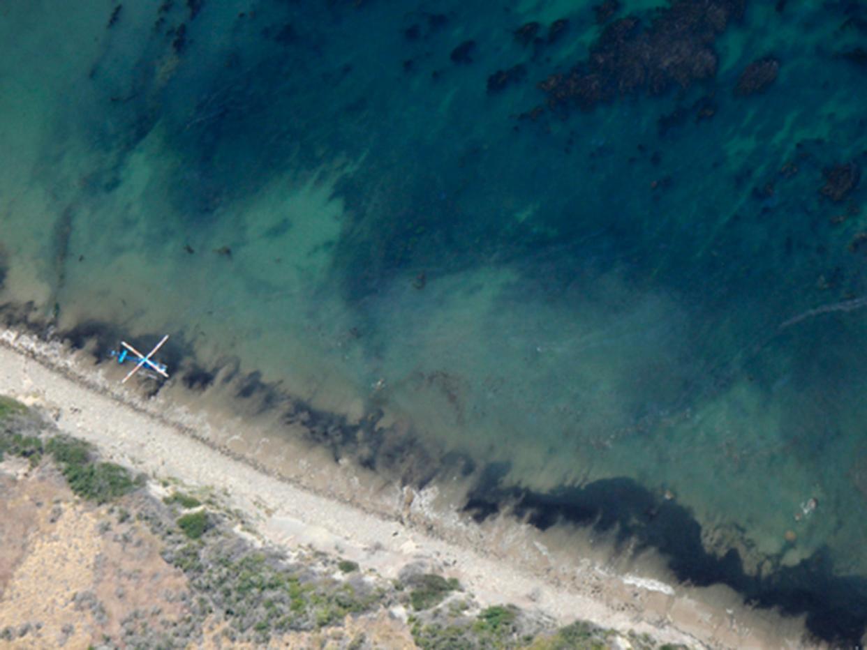 <p>An oil spill moves along the Santa Barbara coastline</p> (Greenpeace)