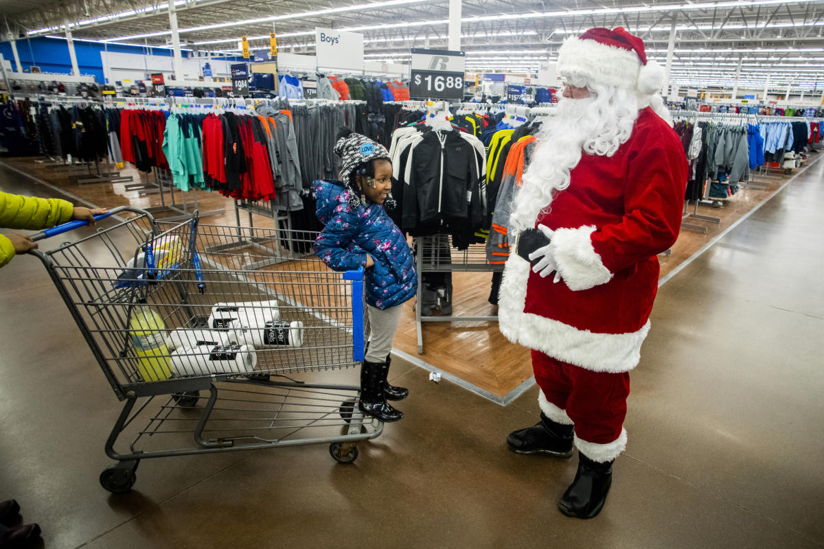 Khalil Mack plays Santa, pays off $80K in Walmart layaway bills