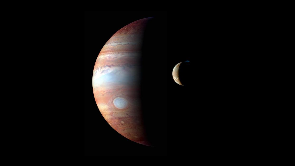  A view of Jupiter and Io, courtesy of New Horizons. 