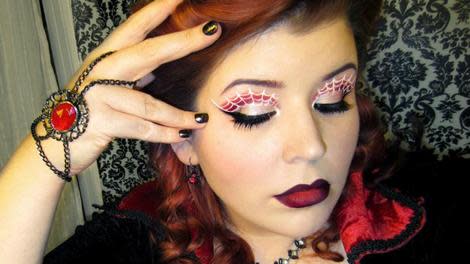 Goldie Starling's sultry, DIY Spider Queen look for Halloween. (Photo: Goldie Starling/Facebook)