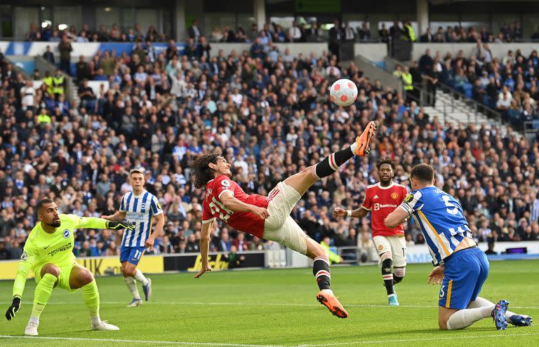 Chilena de Cavani ante Brighton; el uruguayo no seguirá en Manchester United