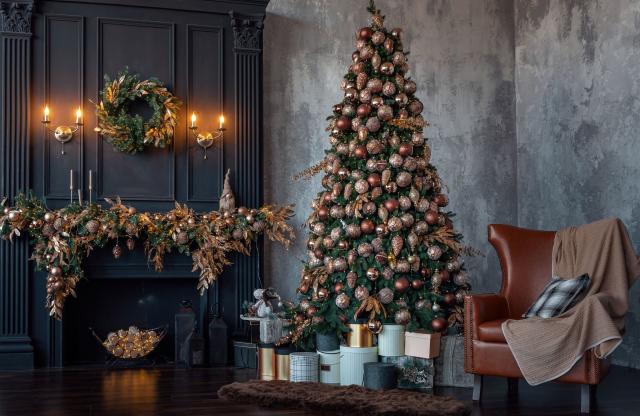 Des boules de Noël colorées pour sublimer le sapin - Elle Décoration