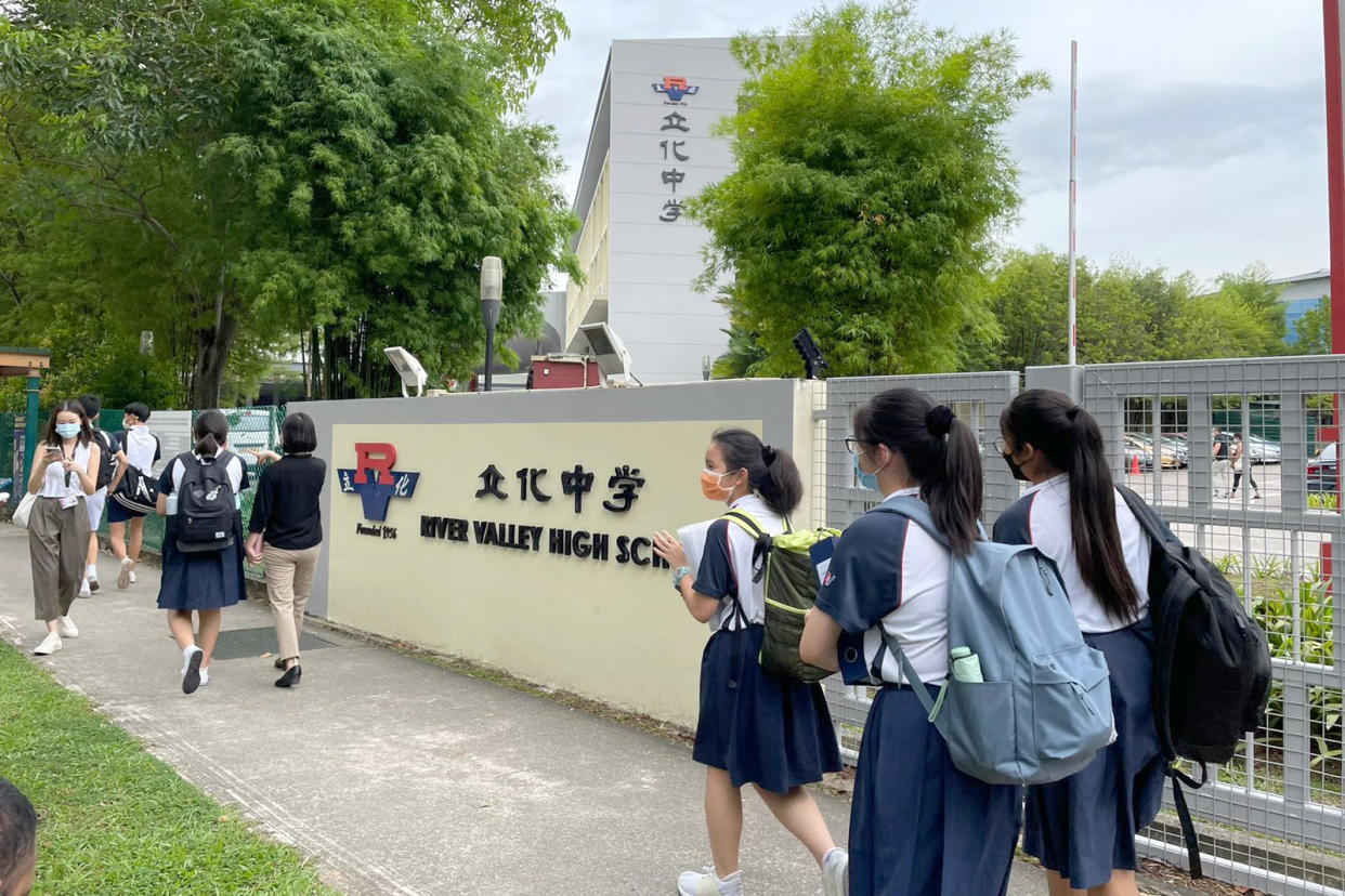 Students seen leaving the River Valley High School campus on 19 July. (PHOTO: Nicholas Yong / Yahoo News Singapore)