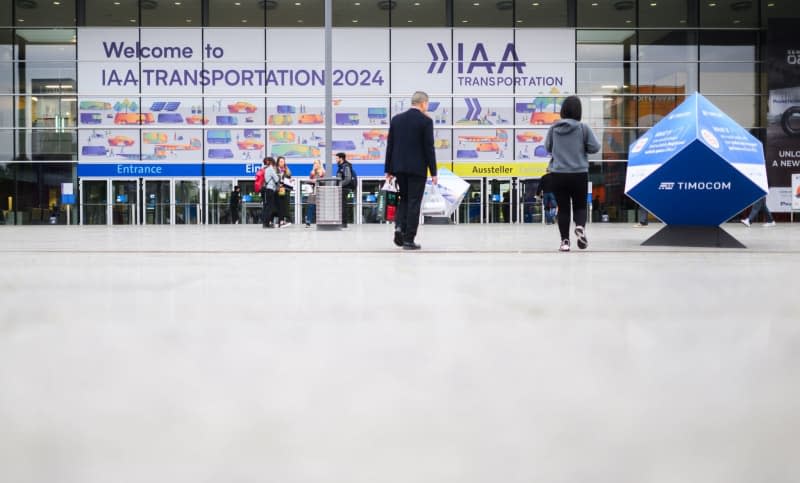 Visitors attend the IAA Transportation at Messe Hannover. The International Motor Show (IAA) Transportation, which focuses on logistics, commercial vehicles and the transport sector, will take place in Hanover from September 17 to 22. Julian Stratenschulte/dpa