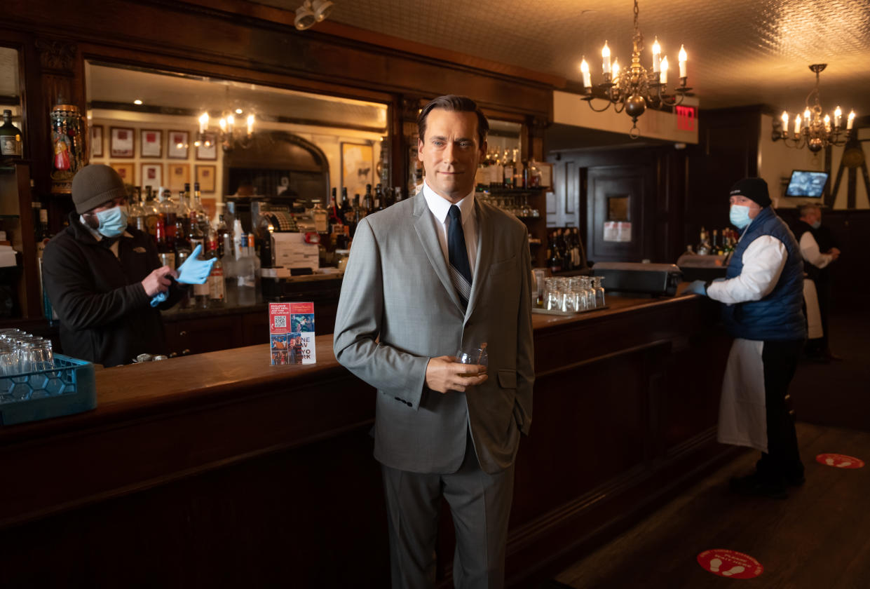 Jon Hamm is in Don Draper mode at the Peter Luger bar. (Photo: Noam Galai/Getty Images)