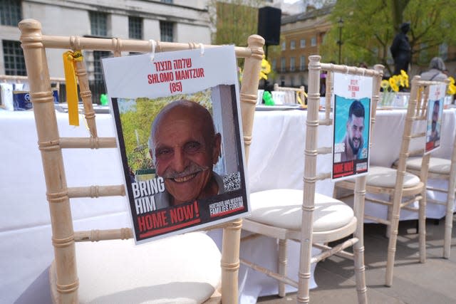 Image of Shlomo Mantzur hostage hanging from a chair