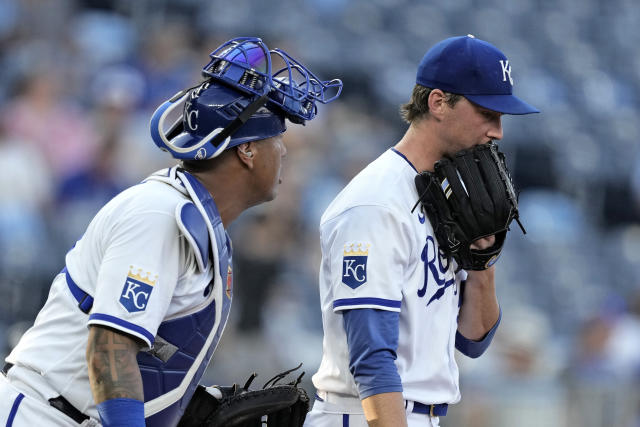 Singer, Perez lead Royals to 6-0 win over White Sox