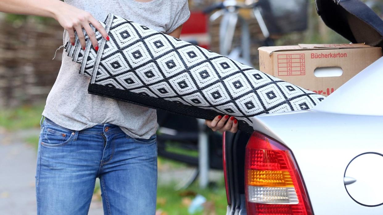 Ob Kiste, Stuhl oder Teppich: Die eingeladenen Sachen müssen im Auto gut gesichert werden.