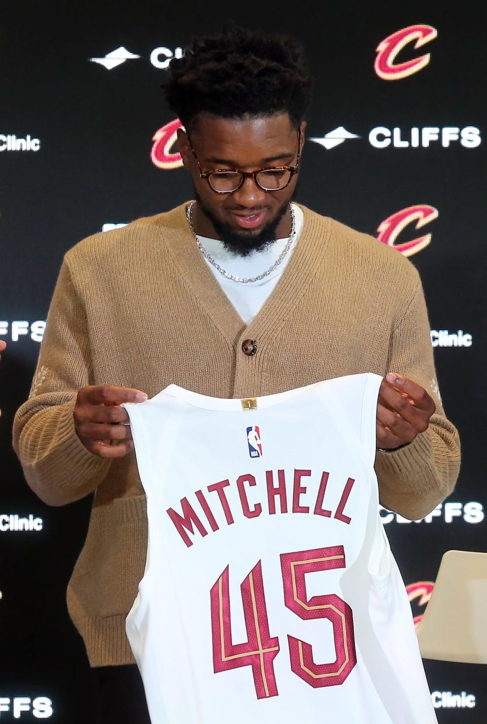 Cleveland Cavaliers guard Donovan Mitchell checks out his new threads during his introductory press conference at Rocket Mortgage FieldHouse, Wednesday, Sept. 14, 2022, in Cleveland, Ohio.