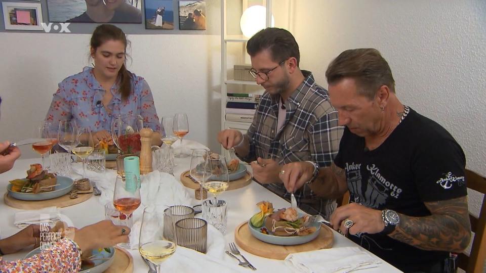 Wow-Effekt bei der Hauptspeise: Das Schiffchen mit Surf and Turf macht mächtig was her.
 (Bild: RTL)