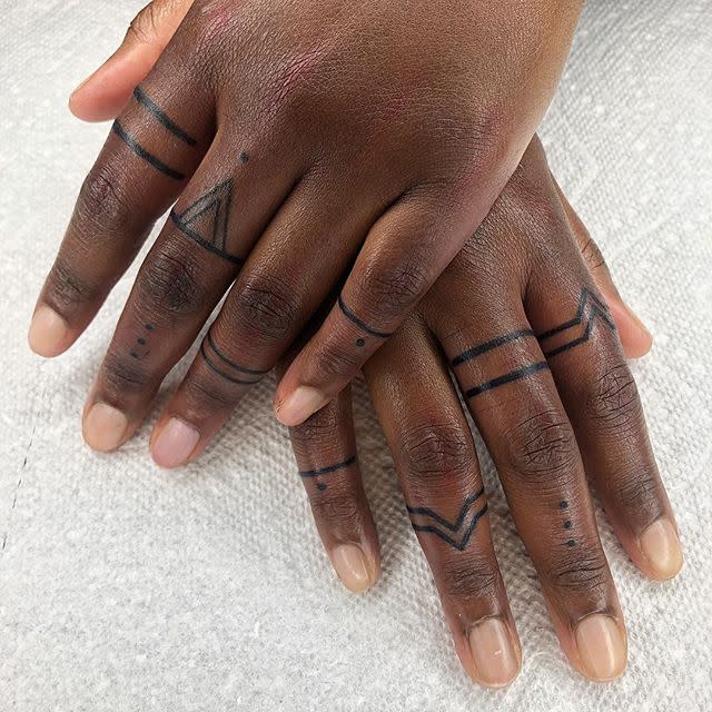 38) Finger Tattoos