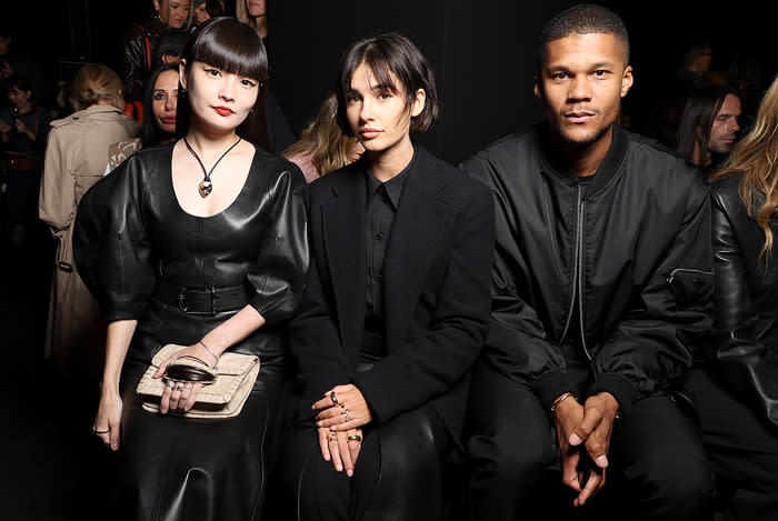 naomi scott y jordan spence en el front row