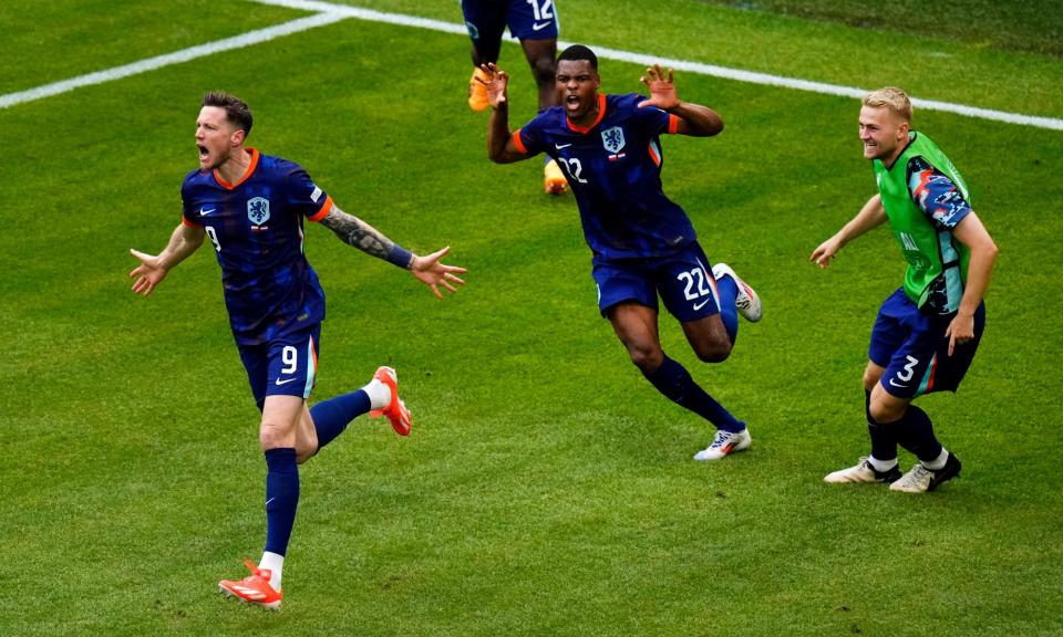 <span>Wout Weghorst (left) celebrates after scoring the Netherlands’ winner against Poland.</span><span>Photograph: Petr Josek/AP</span>