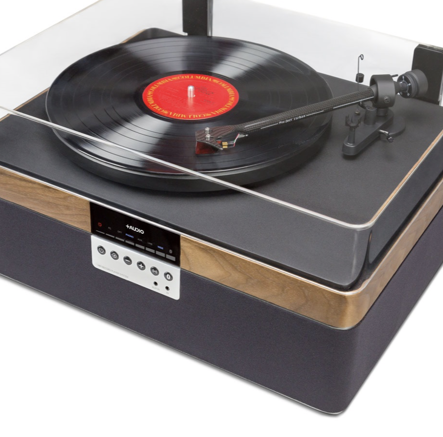 Lo scopo di The +Record Player è di soddisfare gli audiofili che, per problemi di spazio, hanno rinunciato all’ascolto della collezione di vinile. Non solo; oltre a riprodurre musica dai 33 e 45 giri, dispone di connessione Bluetooth per accedere a Spotify tramite smartphone, ingresso usb per collegare il Pc o le chiavette, ingresso ottico per la connettività dell’audio del TV. Prezzo: da 1.200 euro Sounders.