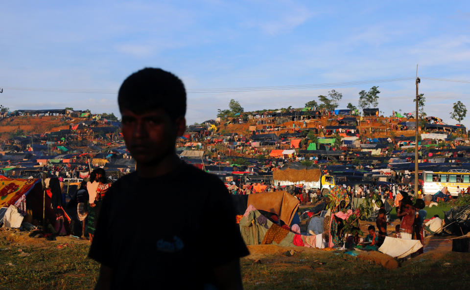 Rohingya flee to Bangladesh after Myanmar attacks