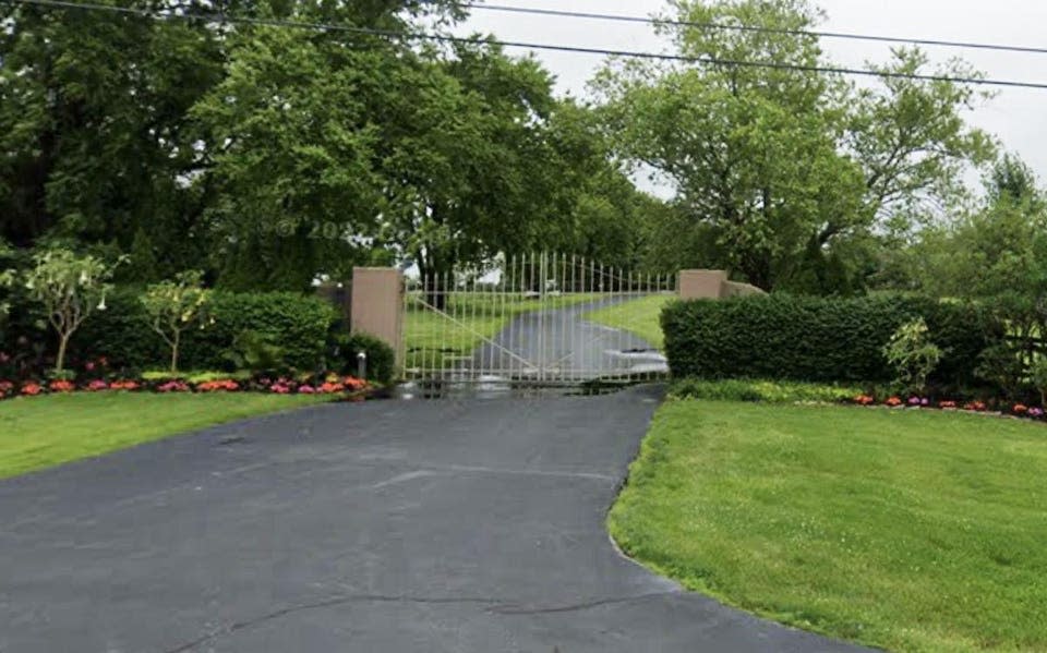 La heredera de Walmart decidió criar a su hija en este antiguo rancho de caballos de 550 acres en Columbia, Missouri, una pequeña ciudad a medio camin