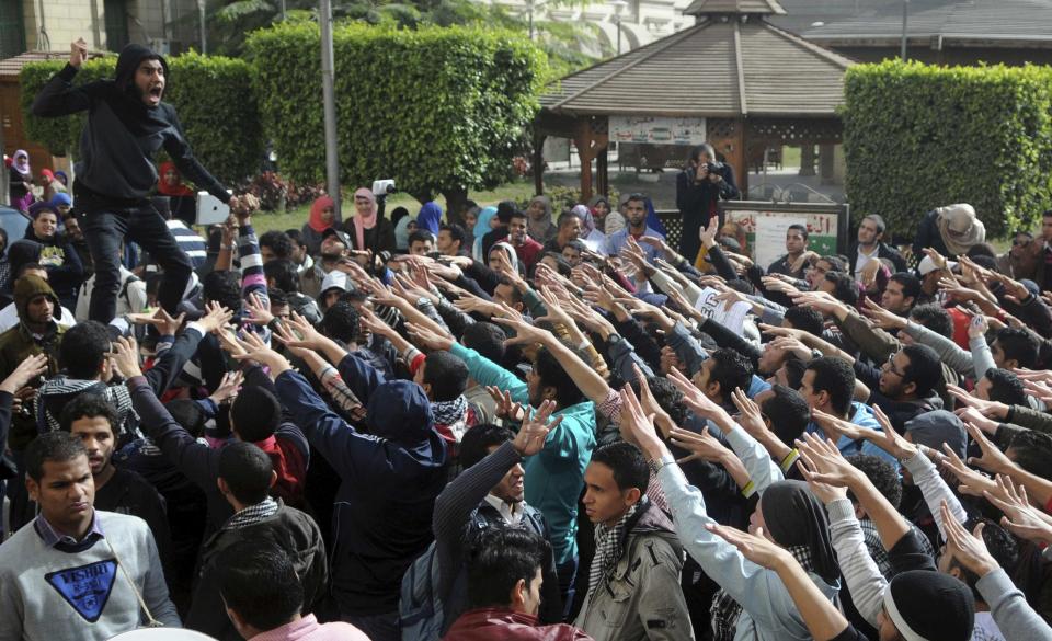 Cairo University students supporting the Muslim Brotherhood and deposed President Mohamed Mursi shout slogans at the university's campus in Cairo December 29, 2013. REUTERS/Stringer (EGYPT - Tags: POLITICS CIVIL UNREST EDUCATION)