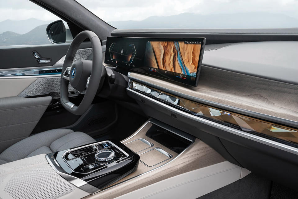 P90458166_highRes_the-new-bmw-i7-xdriv.jpg