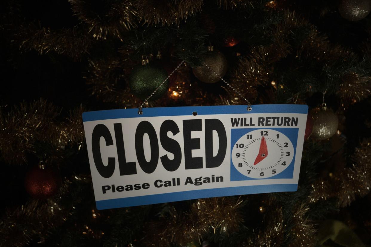 closed sign with christmas decorations