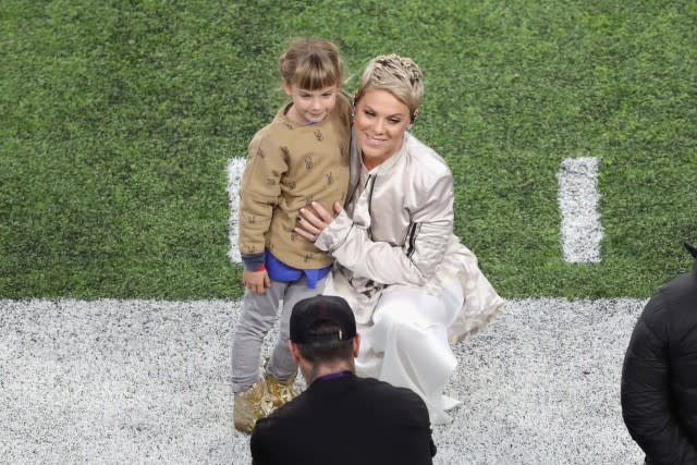 The 38-year-old singer's entire fam -- including husband Carey Hart, daughter Willow and son Jameson -- were in Minneapolis, Minnesota, to watch Pink sing the National Anthem ahead of her home team taking on the Patriots on Sunday.