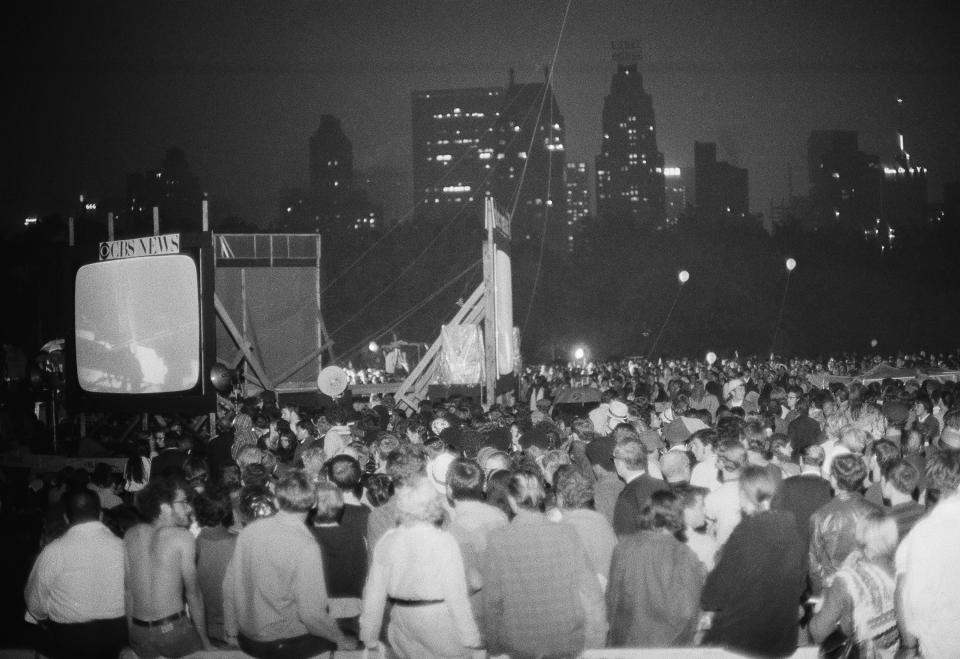 Una multitud abarrotó las inmediaciones del Parque Central de Nueva York. (AP Photo/Marty Lederhandler, file)