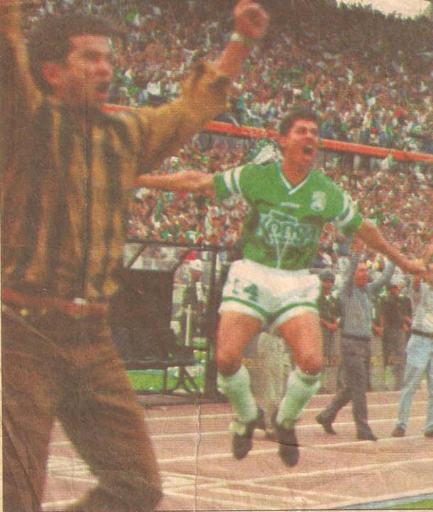 Jaime Pabon celebrates a 1994 Colombian title with Atletico Nacional (Photo courtesy of Jaime Pabón).