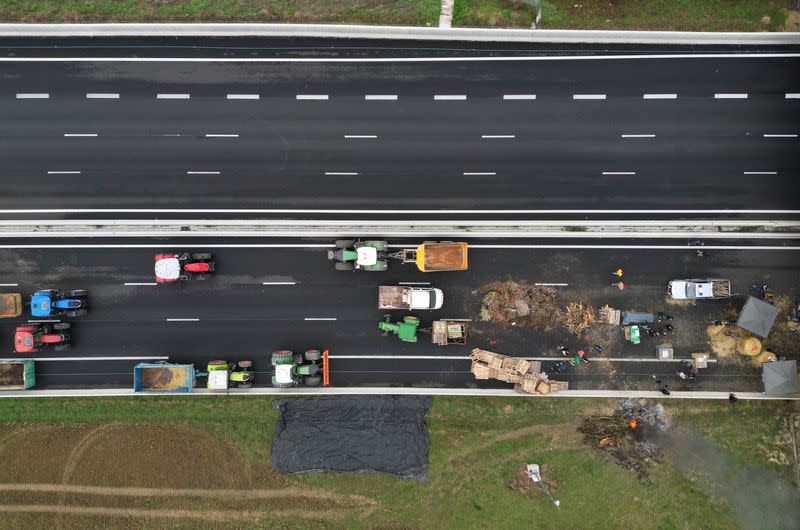 Nationwide farmer protests continue in France