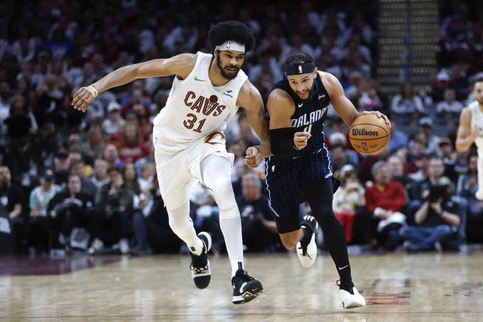 Cavs center Jarett Allen doesn't practice with rib injury and status
