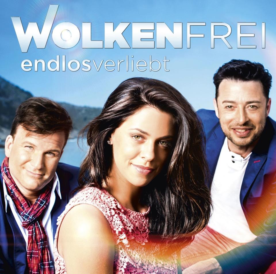 Blutjunge Sängerin mit pechschwarzem Haar: Auf dem Albumcover zu "Endlos verliebt" (2014) präsentierte sich Wolkenfrei-Frontfrau Vanessa Mai noch nicht als Solistin, sondern als Teil eines Trios (Keyboarder Marc Fischer und Gitarrist Stefan Kinski). Ihr "Star-Blick" deutet es aber bereits an: Die Frau weiß, was sie will, und sie kriegt es auch. (Bild: Sony)