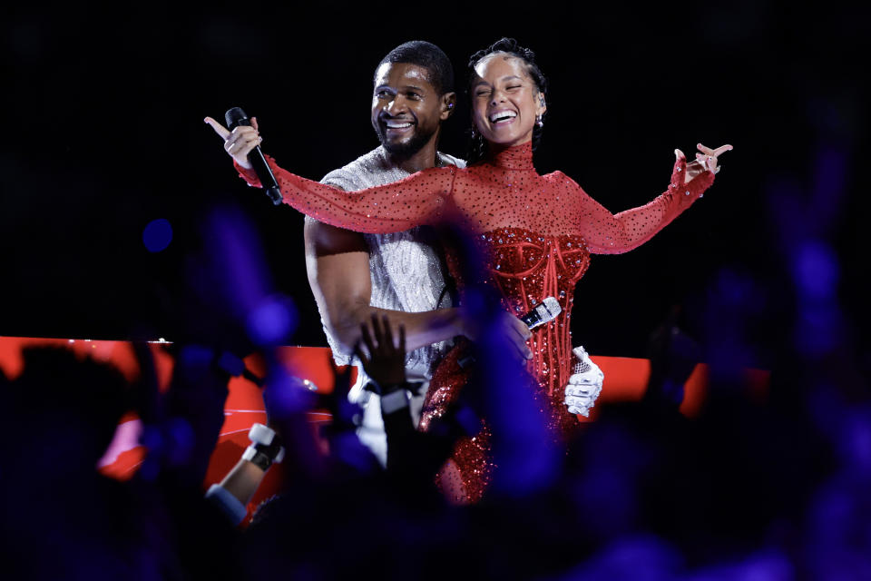 Usher and Alicia Keys onstage