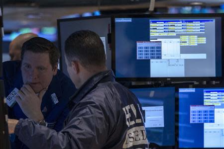 Traders work on the floor of the New York Stock Exchange January 21, 2014. REUTERS/Brendan McDermid