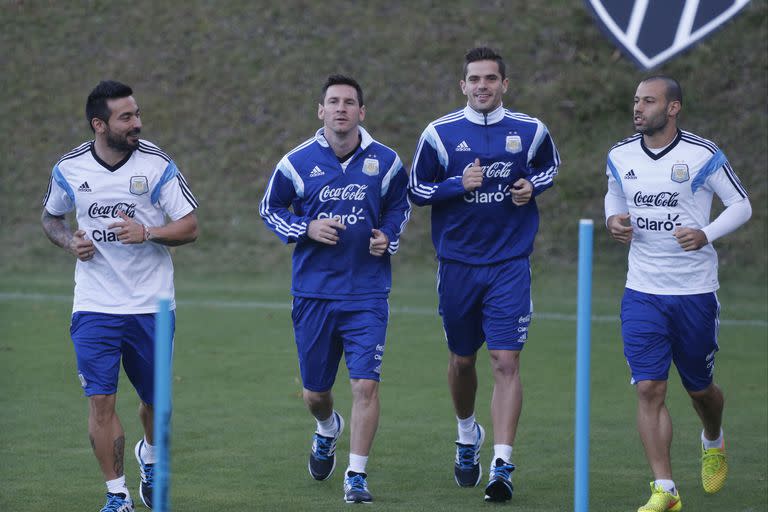 Lavezzi, Messi, Gago y Mascherano, durante un entrenamiento del Mundial de Brasil / FOTO: FABIAN MARELLI