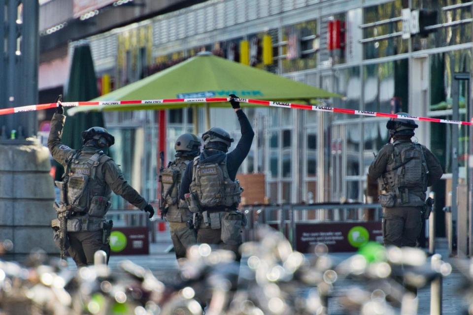 Police stand outside Cologne main railway station (Getty Images)