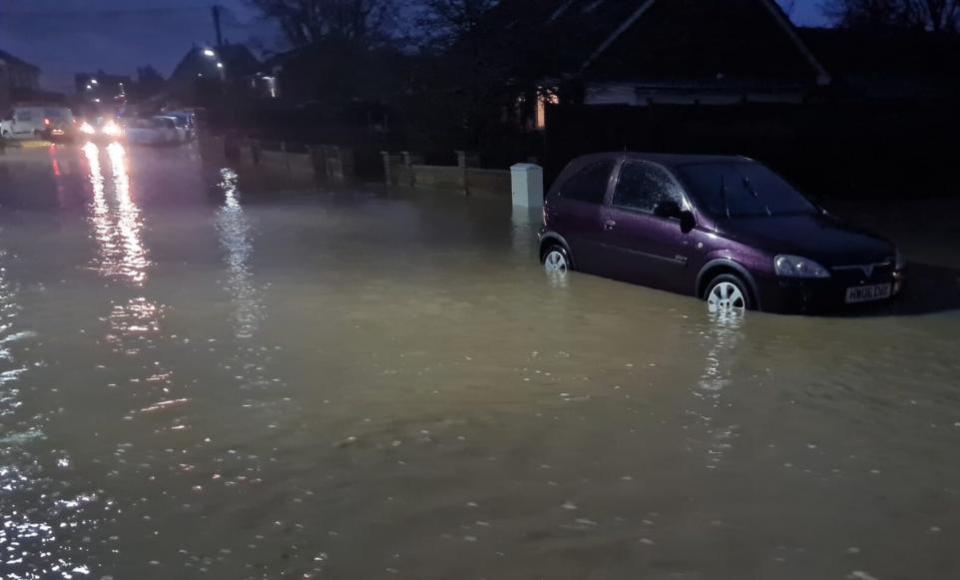 Isle of Wight County Press: Flooding on Forest Hills/Broadwood Lane in Gunville